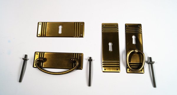 Möbelgriffe und Schlüsselschilder in Messing - Antik