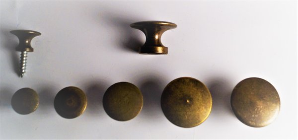Möbelknopf Messing-Antik, Durchmesser von 10 mm bis 30 mm.